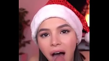 Famosa caiu na net fazendo um boquete gostoso no clima de natal